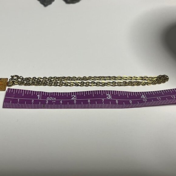 VTG Crucifix Religious Jesus on Cross Pendant Necklace w/19.5" Gold Tone Chain - Picture 13 of 13